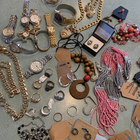 Assorted Jewelry Collection - Picture 6 of 13